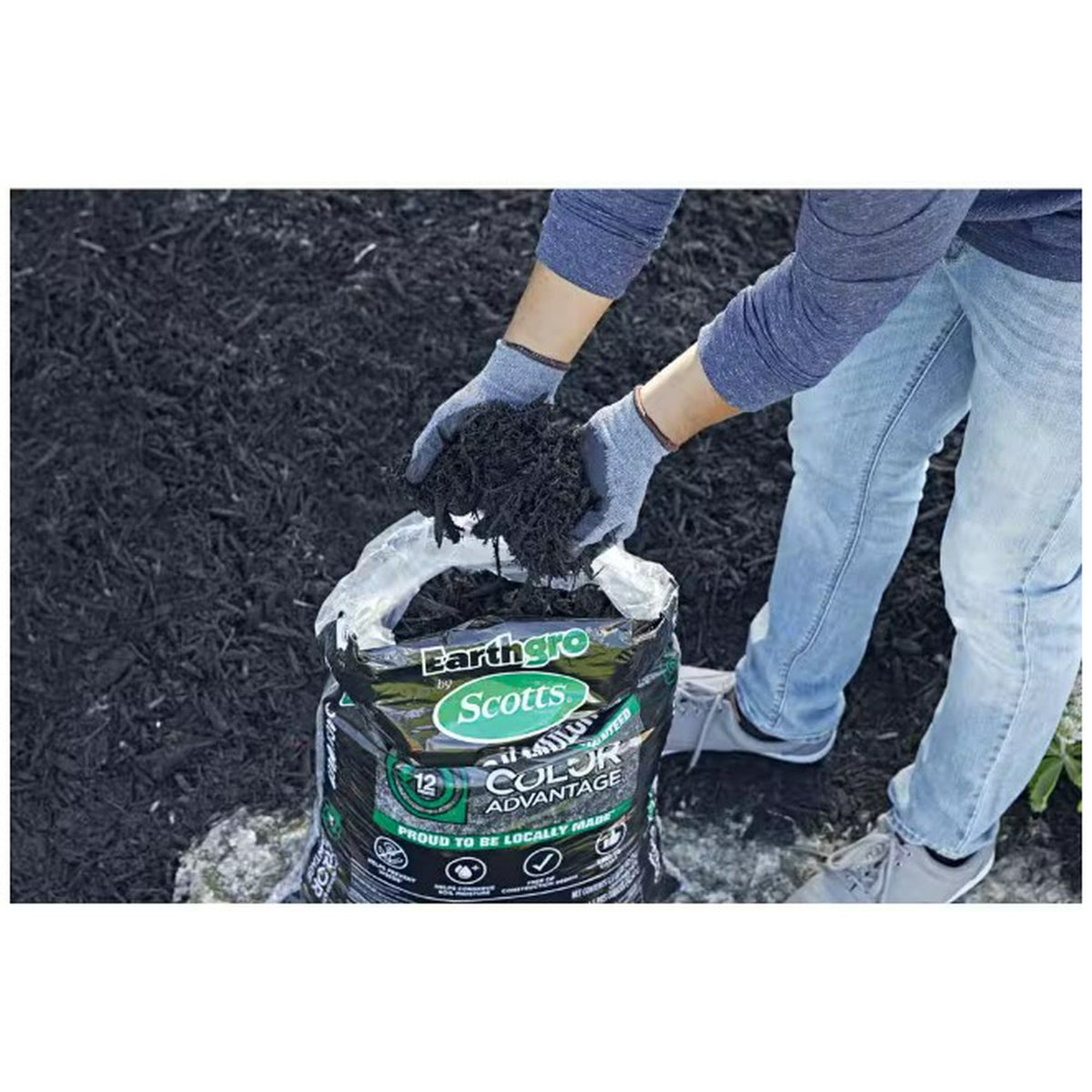 Lot of 6 bags total 9 Cu. Ft. Scotts Earthgro Black Mulch. delivered to ur door