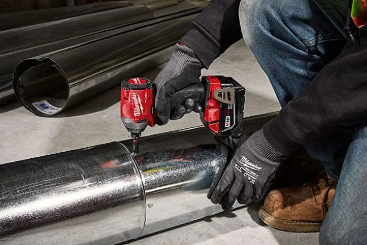 Milwaukee M18 Fuel 1/4 in 18V Hex Impact Driver Kit With (2) 5Ah Batteries, Charger And Carrying Case - 2853-22