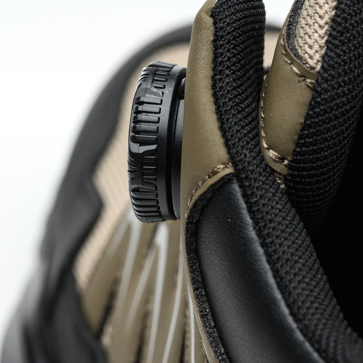 Lightweight Puncture Resistant Safety Shoes with Quick-Rotating Buckle
