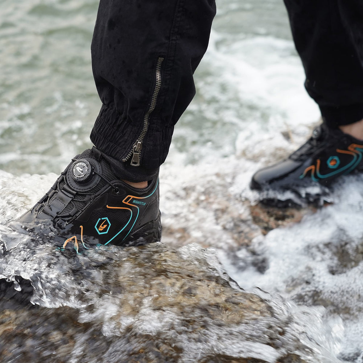 Lightweight Splash-Resistant Steel Toe Shoes