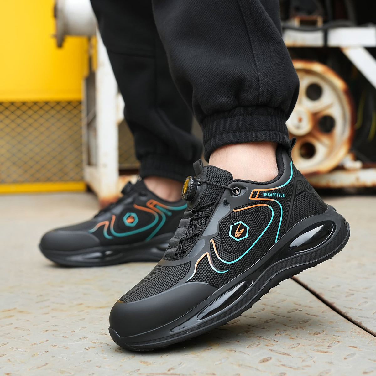 Lightweight Splash-Resistant Steel Toe Shoes