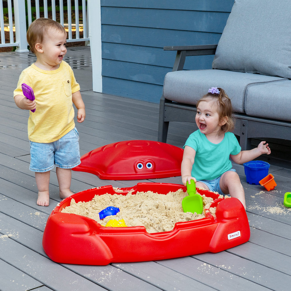 Simplay3 Coastal Crab Portable Plastic Sandbox with Cover, Hot Tamale Red